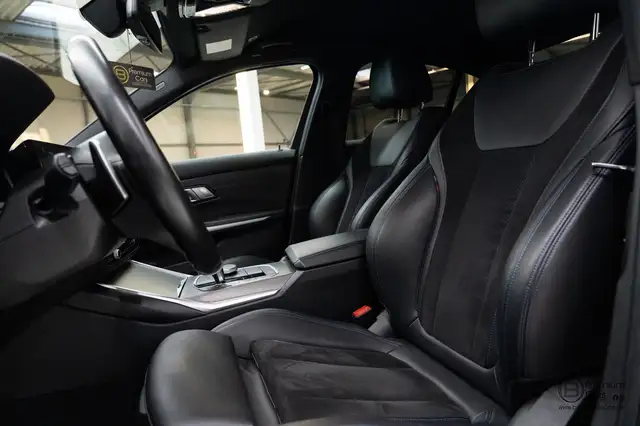 BMW 3 Series view 10
