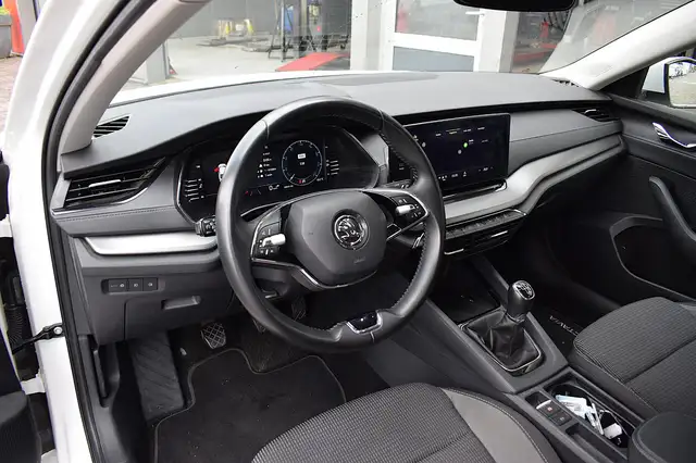 Skoda Octavia view 4