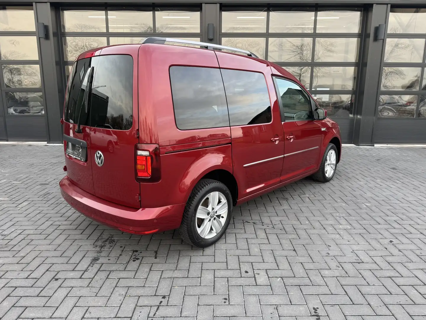 Volkswagen Caddy Combi 1.4 TSI Highline Automaat / Navi Rouge - 2