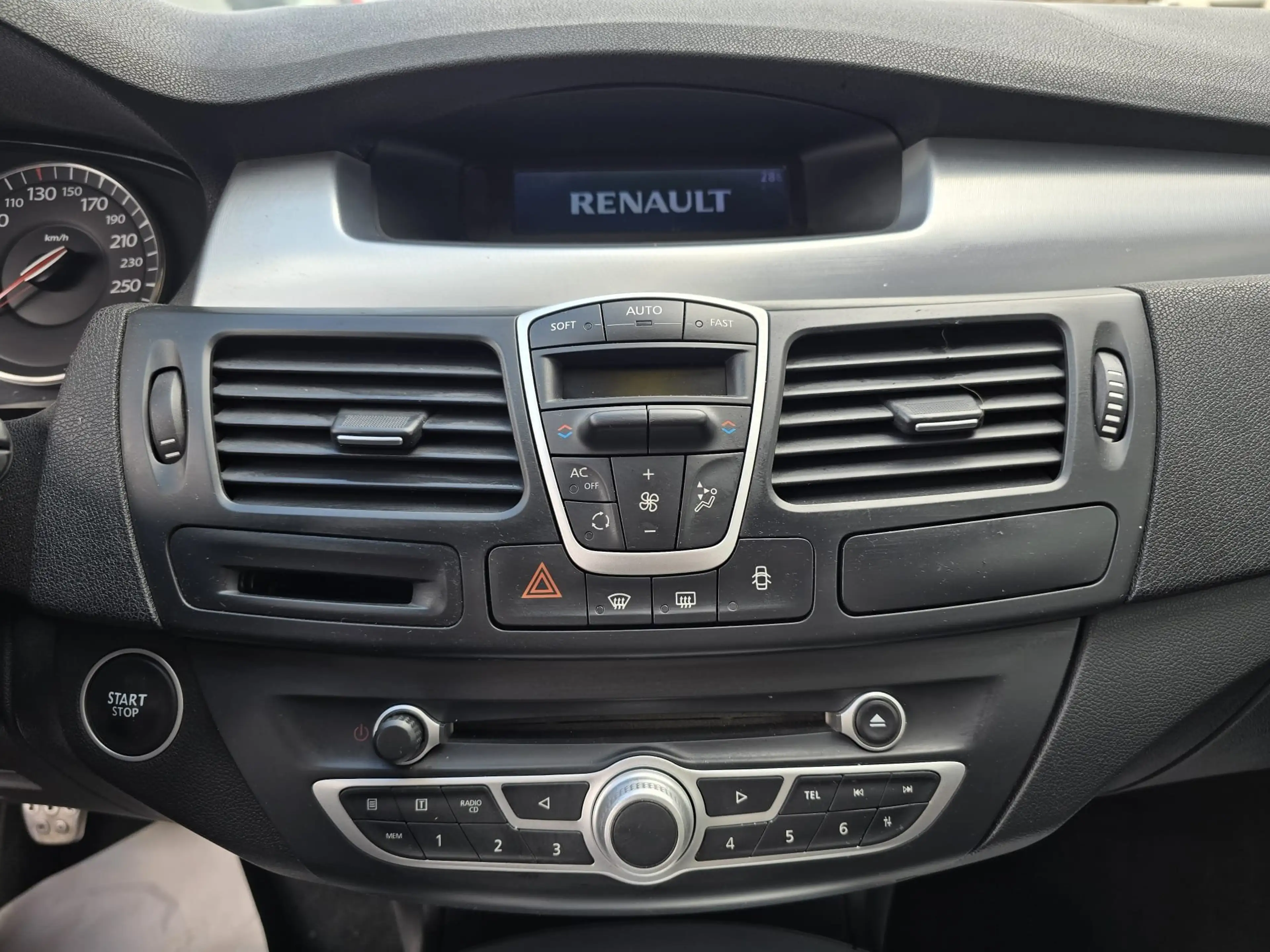Renault Laguna Coupe GT dCi 180 DPF *Pickerl NEU* — photo 12