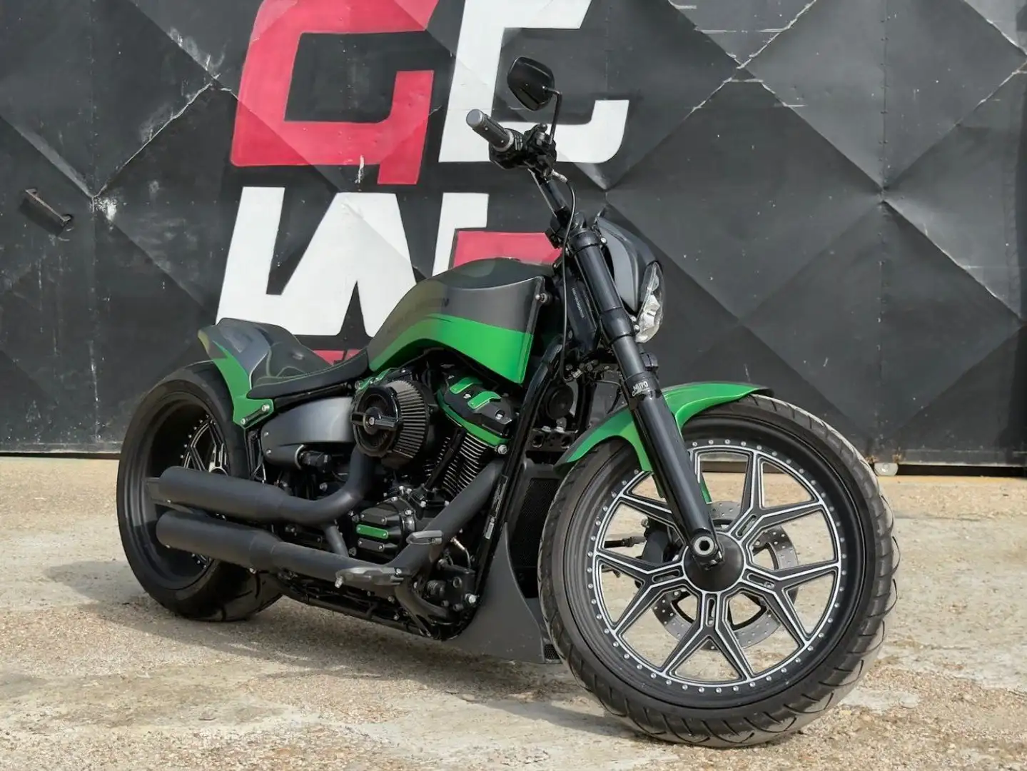 Harley-Davidson Breakout Costum Unica al mondo Verde - 2