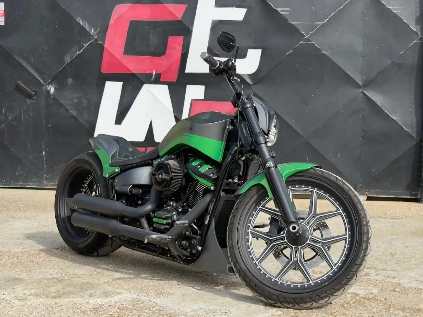 Harley-Davidson Breakout Costum Unica al mondo Verde - 1