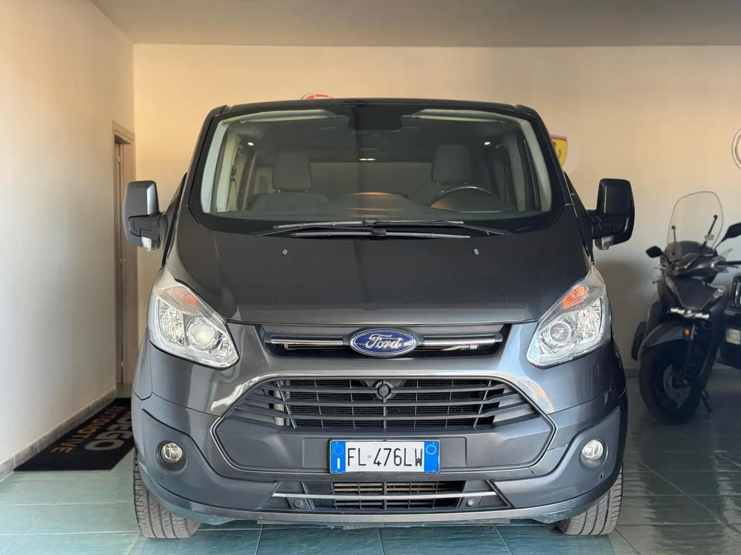 Ford Tourneo Custom Gris - 1