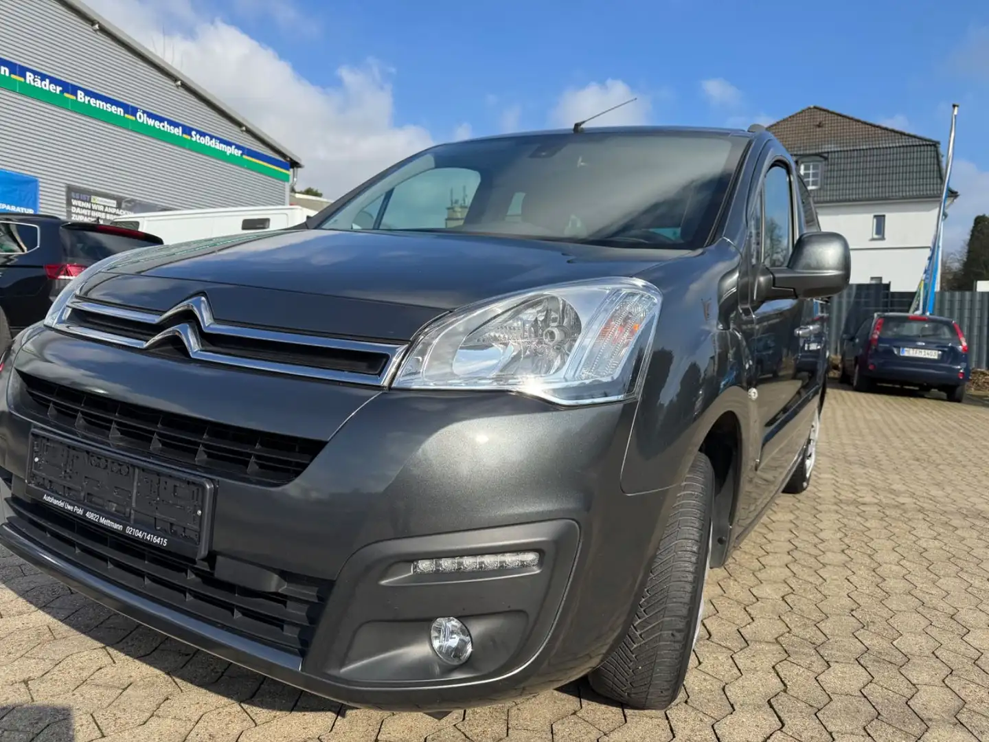 Citroen Berlingo 1,2l PureTech Selection 75152km ! Grau - 1