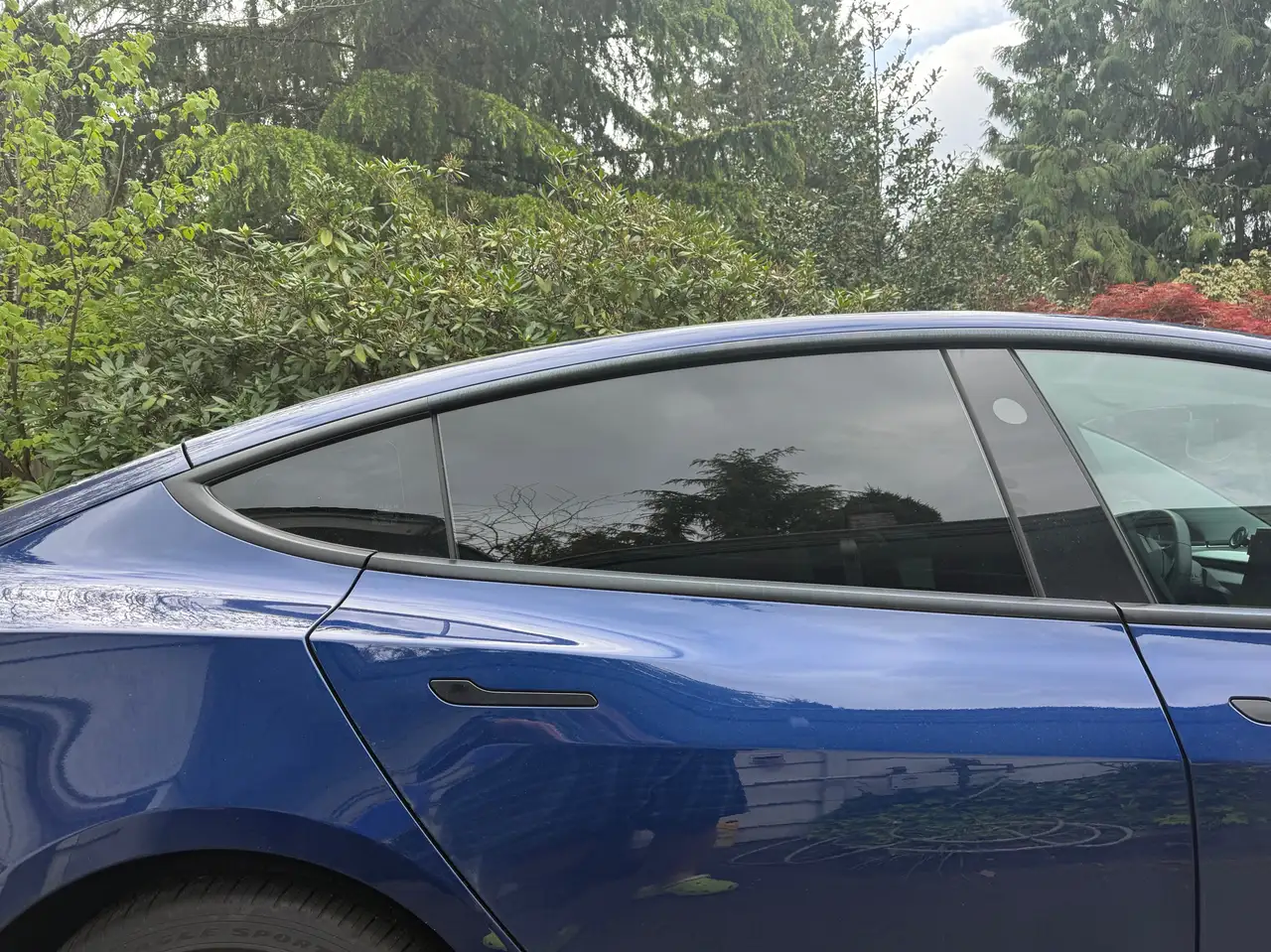 Tesla Model 3 снимка Tesla Model 3