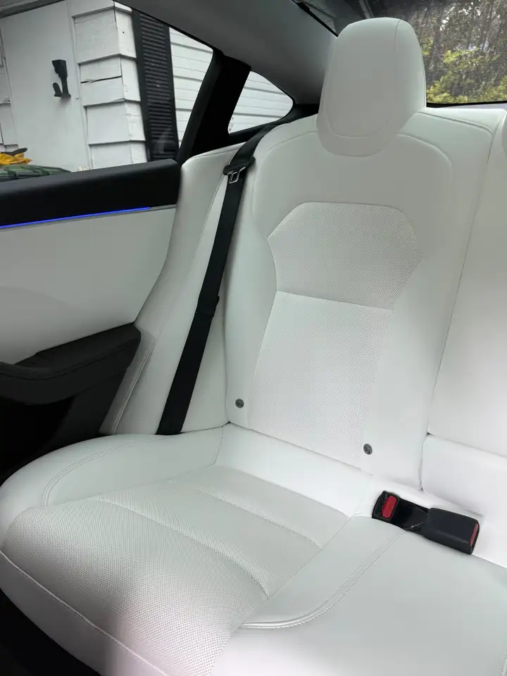Tesla Model 3 снимка Tesla Model 3