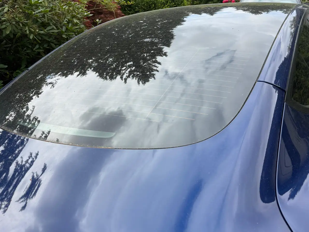 Tesla Model 3 снимка Tesla Model 3
