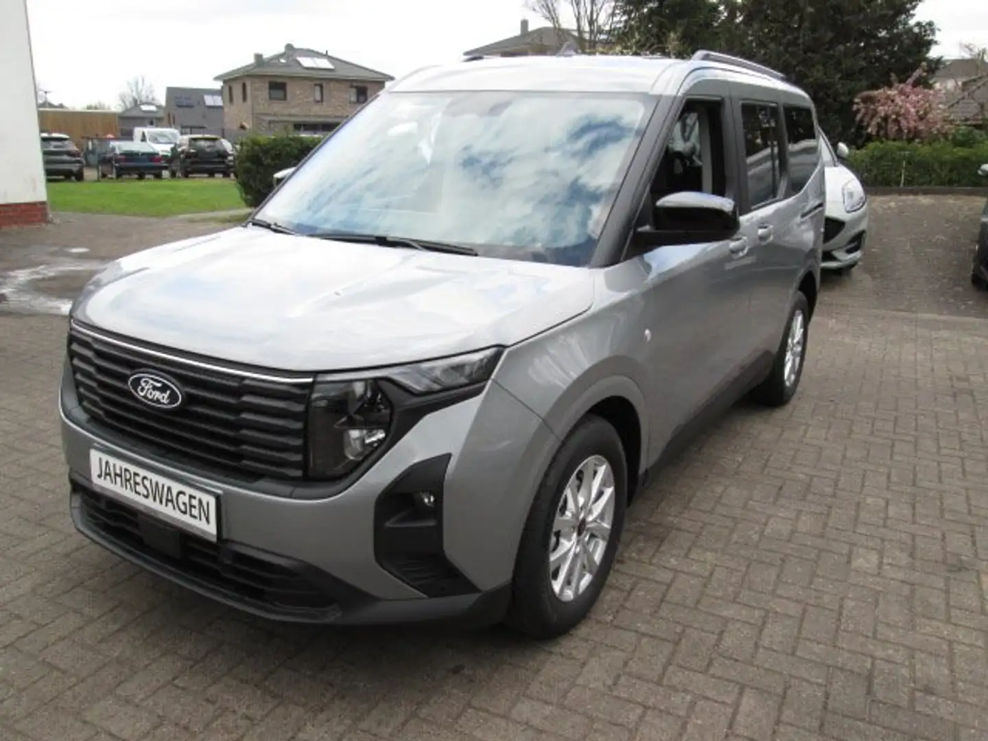 Ford Tourneo Courier 1.0 EcoBoost Aut. TITANIUM Silber - 1