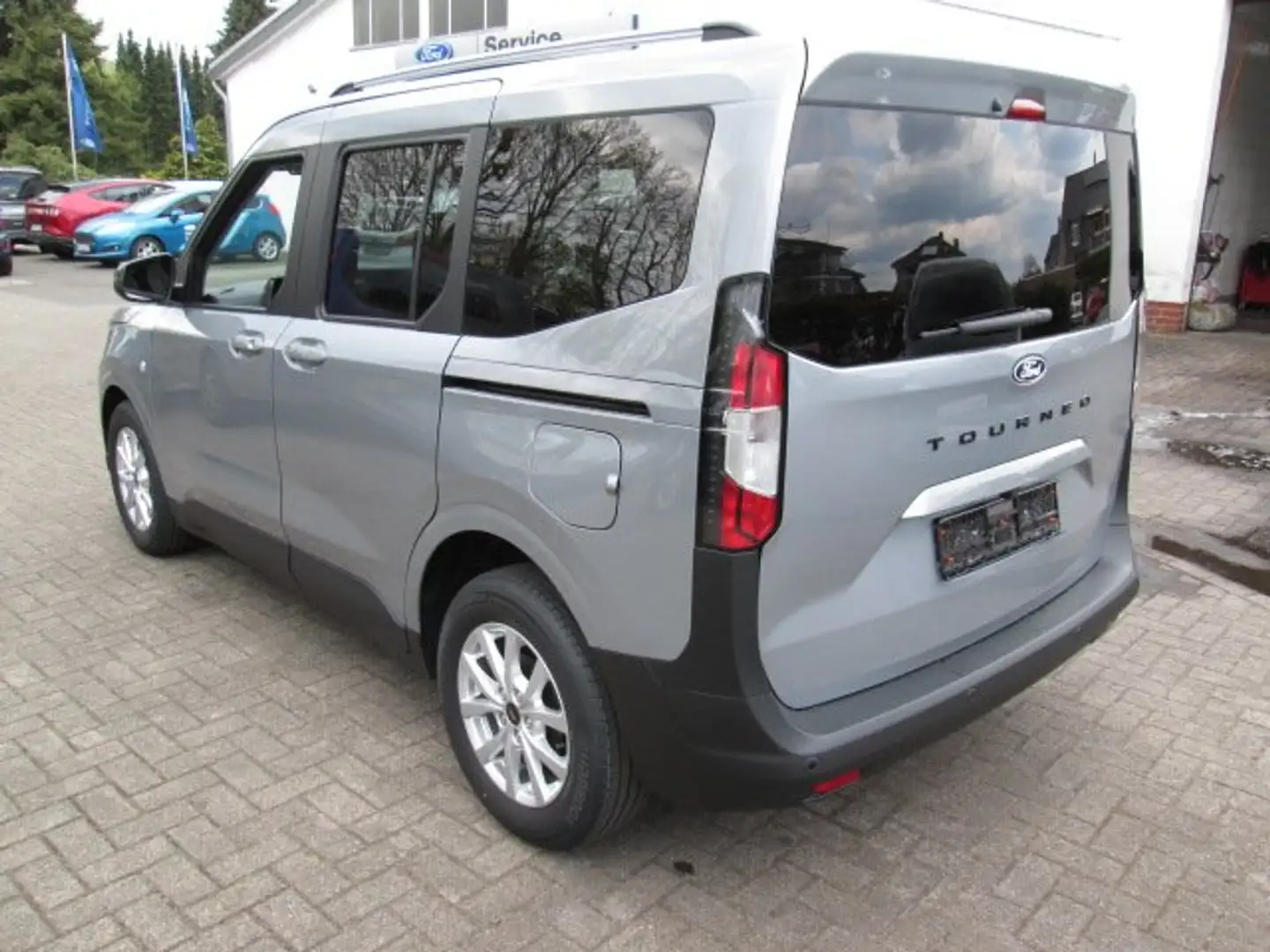 Ford Tourneo Courier 1.0 EcoBoost Aut. TITANIUM Silber - 2