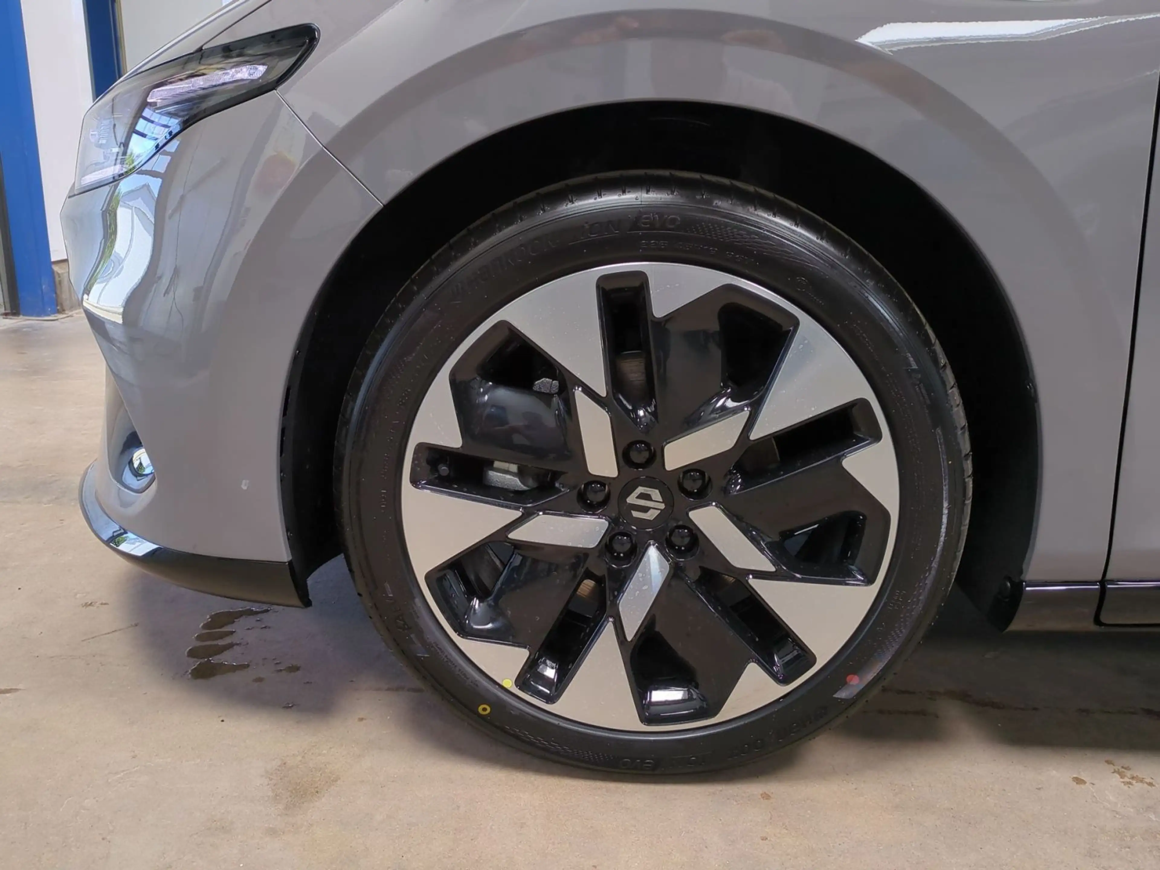 Leapmotor B05 BEV 67,1 kWh Design ProMax — photo 11