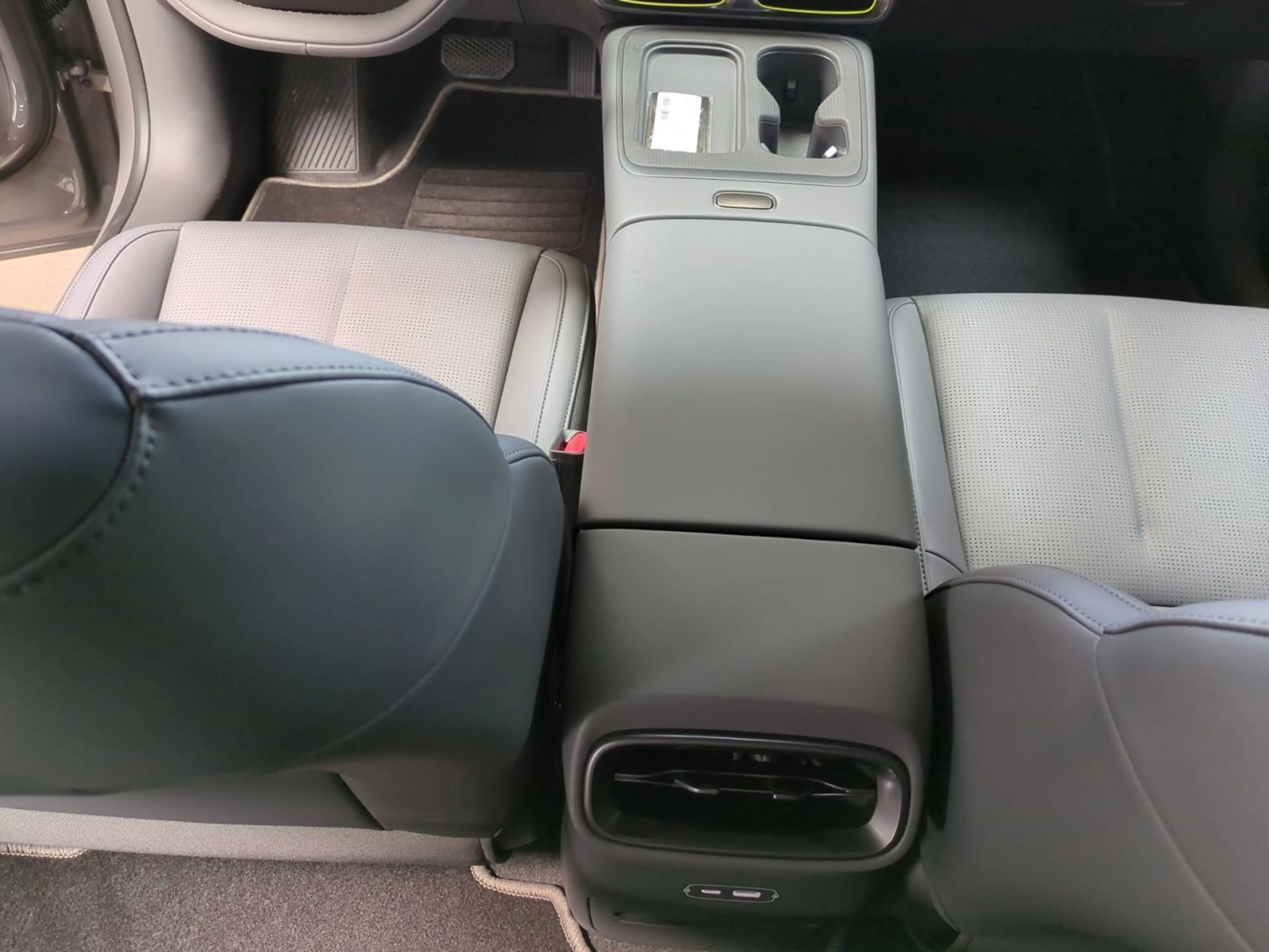 Leapmotor B05 BEV 67,1 kWh Design ProMax — photo 15