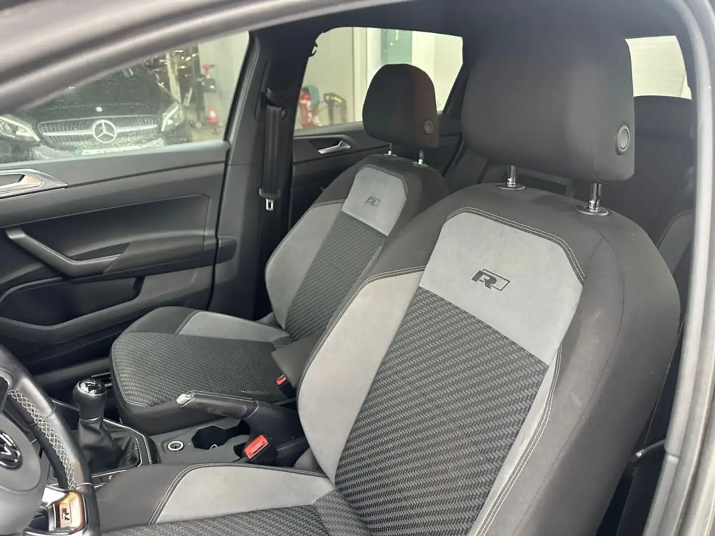 Volkswagen Polo 1.0 TSi Comfortline Gris - 2