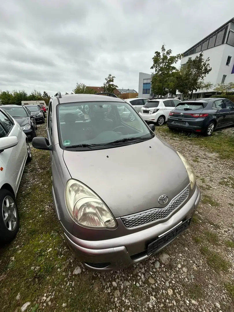 Toyota Yaris Verso 1.3i Linea Luna GPS Szary - 2