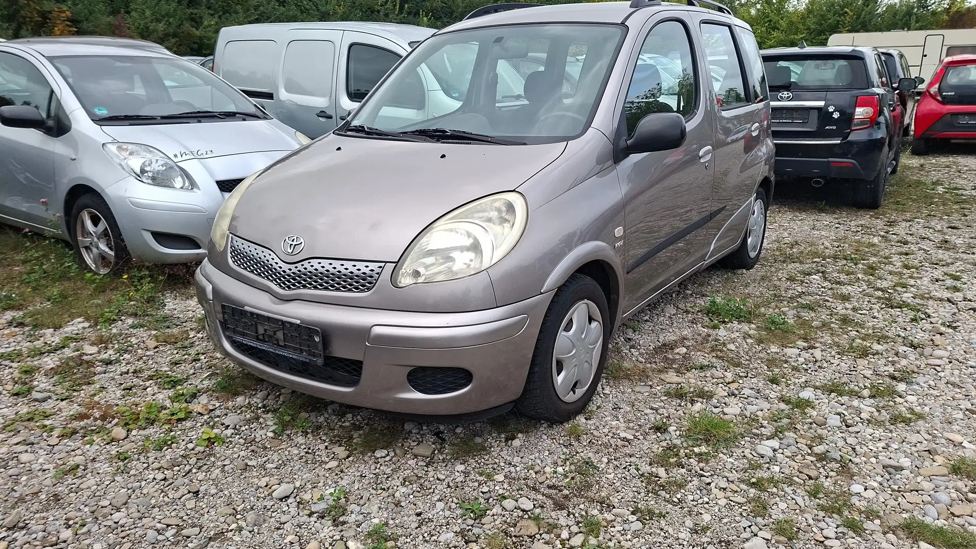 Toyota Yaris Verso 1.3i Linea Luna GPS Szary - 1