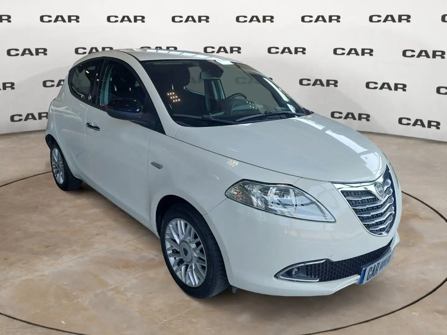 Lancia Ypsilon Ypsilon 1.2 69 CV 5 porte GPL Ecochic Platinum Bianco - 1