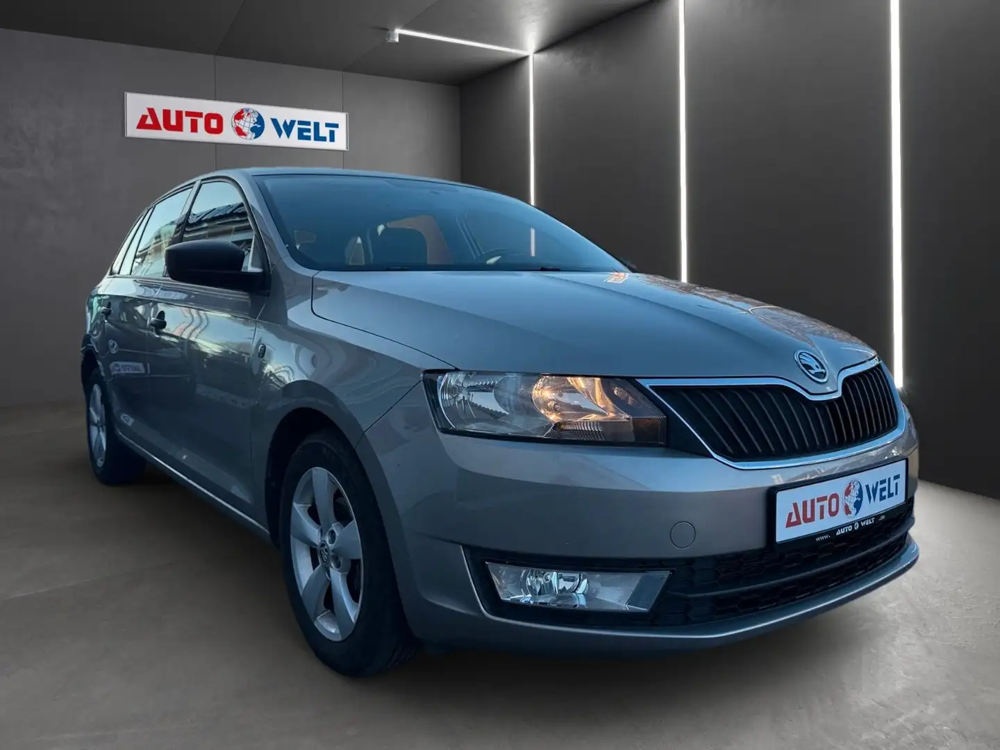 Skoda Rapid/Spaceback Spaceback Cool Edition AHK Beige - 2