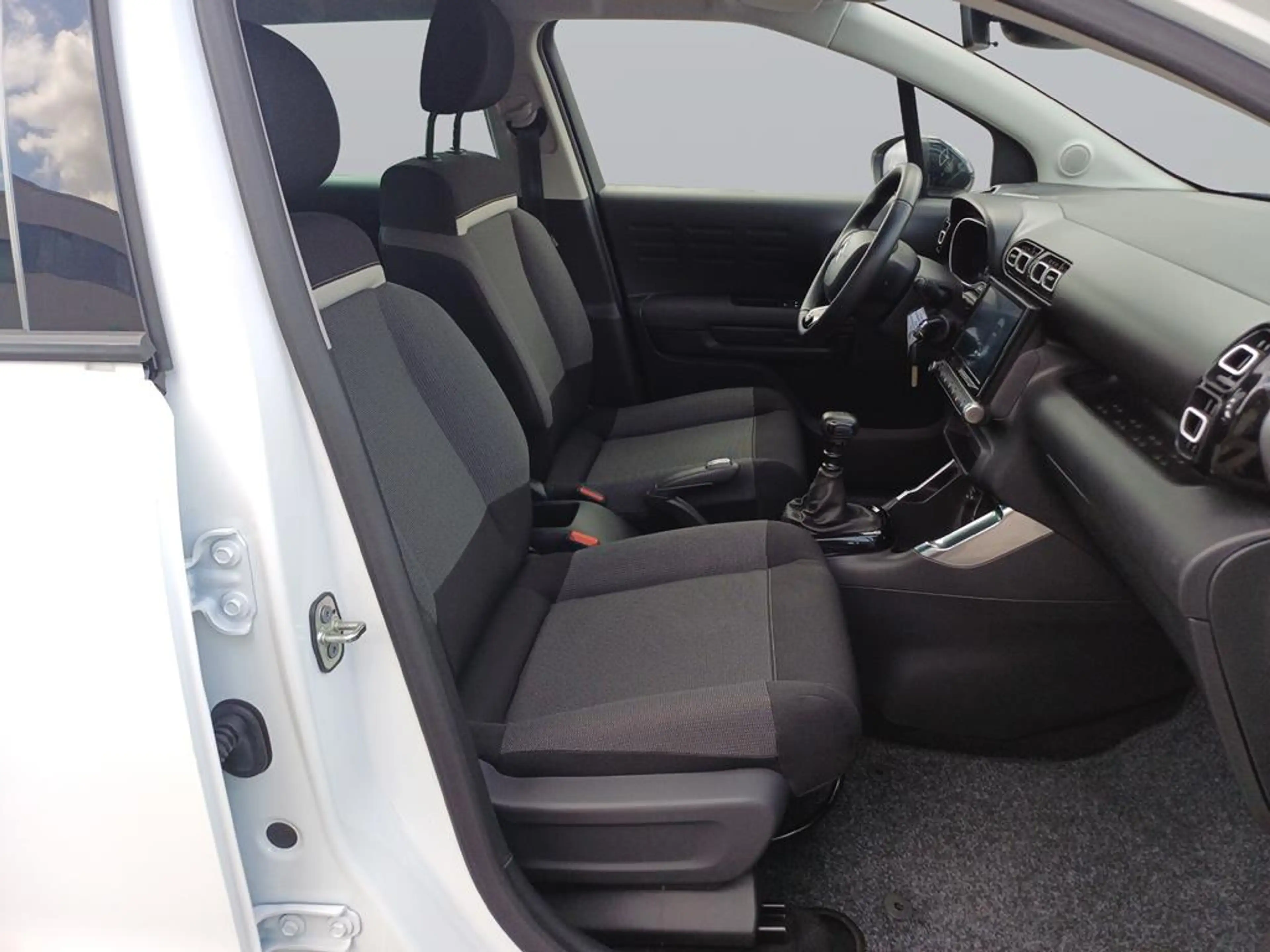 Citroen C3 Aircross PureTech 110 S&S Shine — photo 10