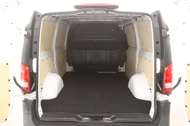 Mercedes-Benz Vito view 3