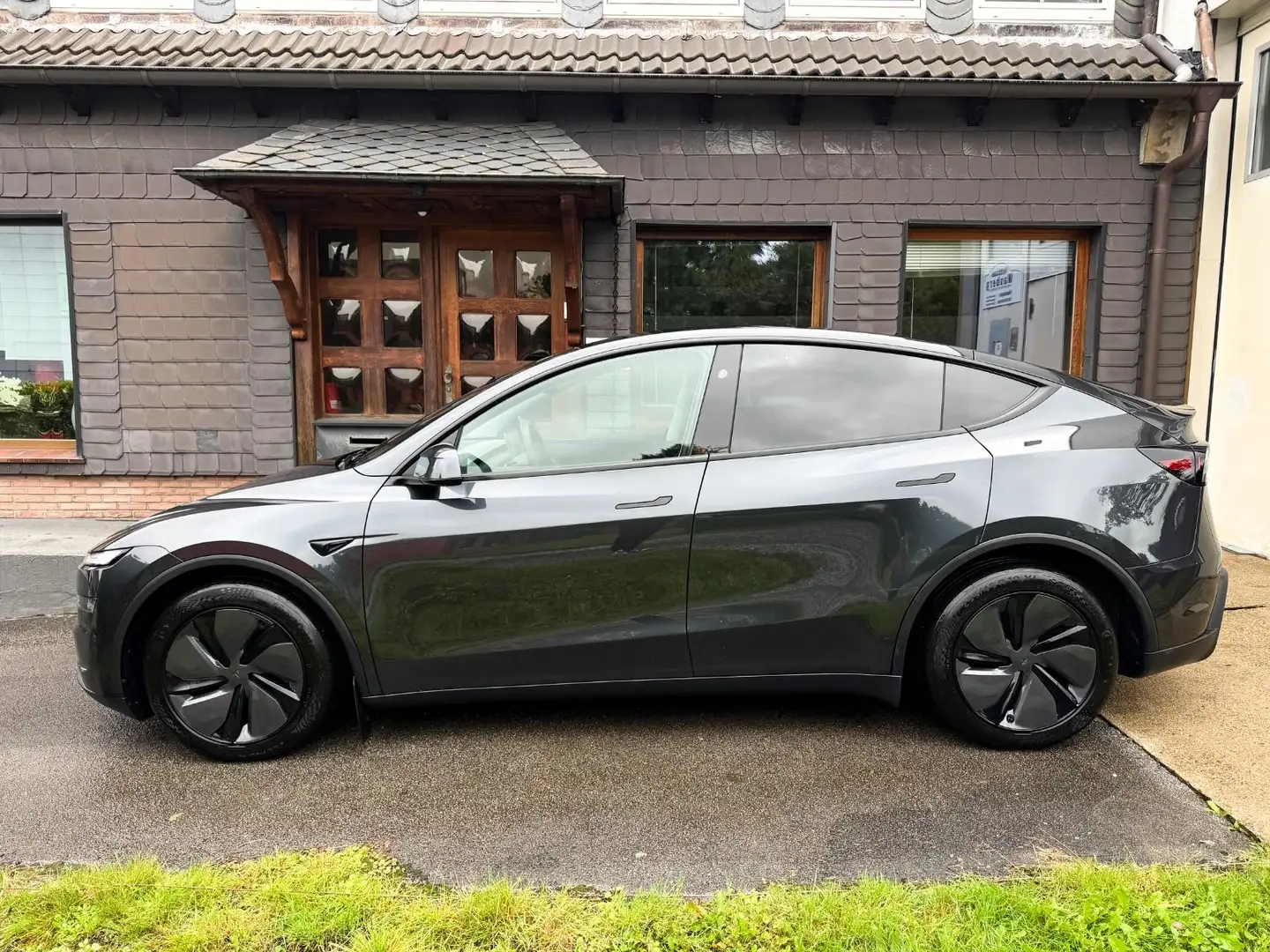 Tesla Model Y JUNIPER LR AWD Long Range BOOST MwSt. Grau - 2