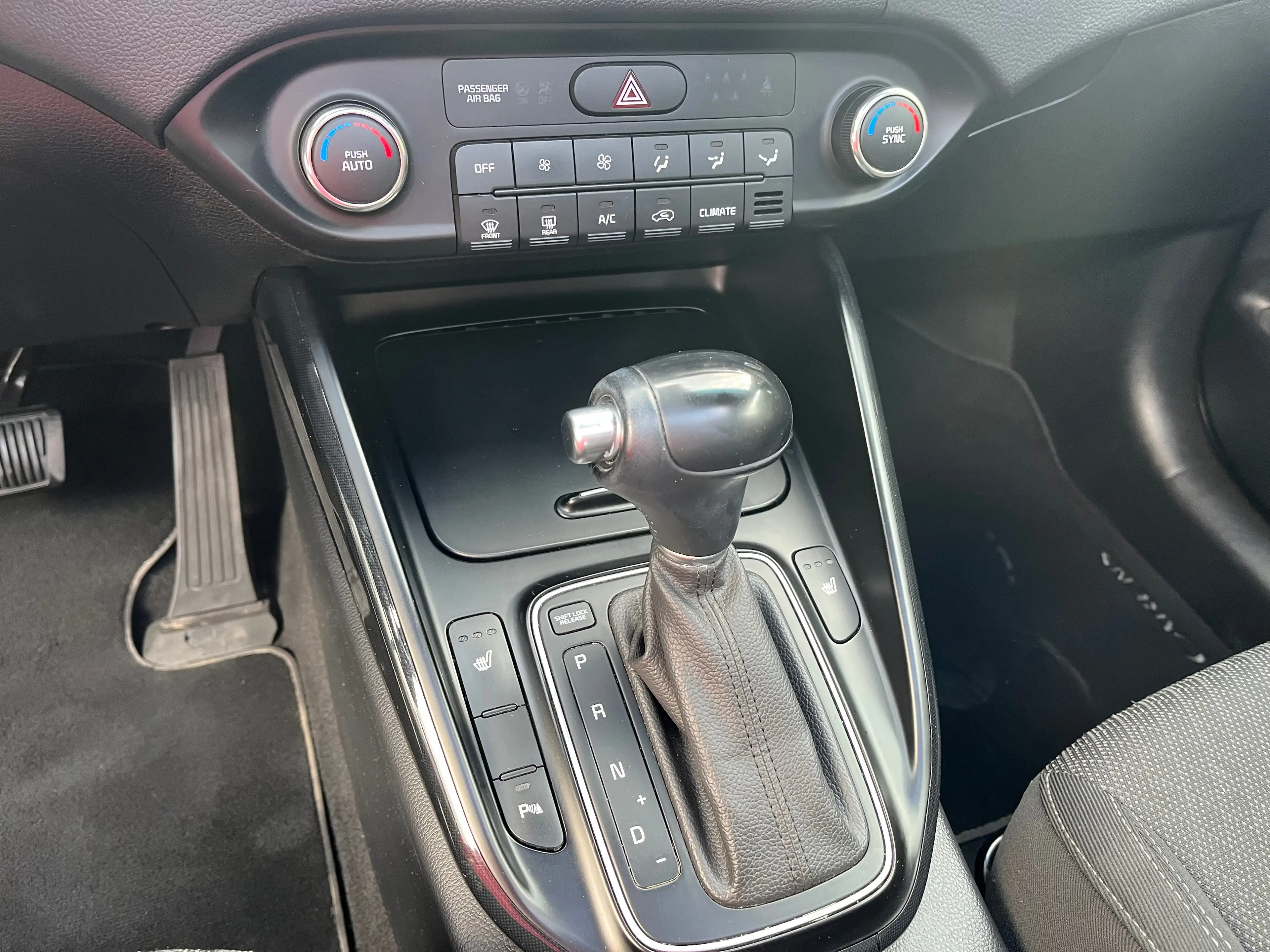 Kia Carens Spirit — photo 13