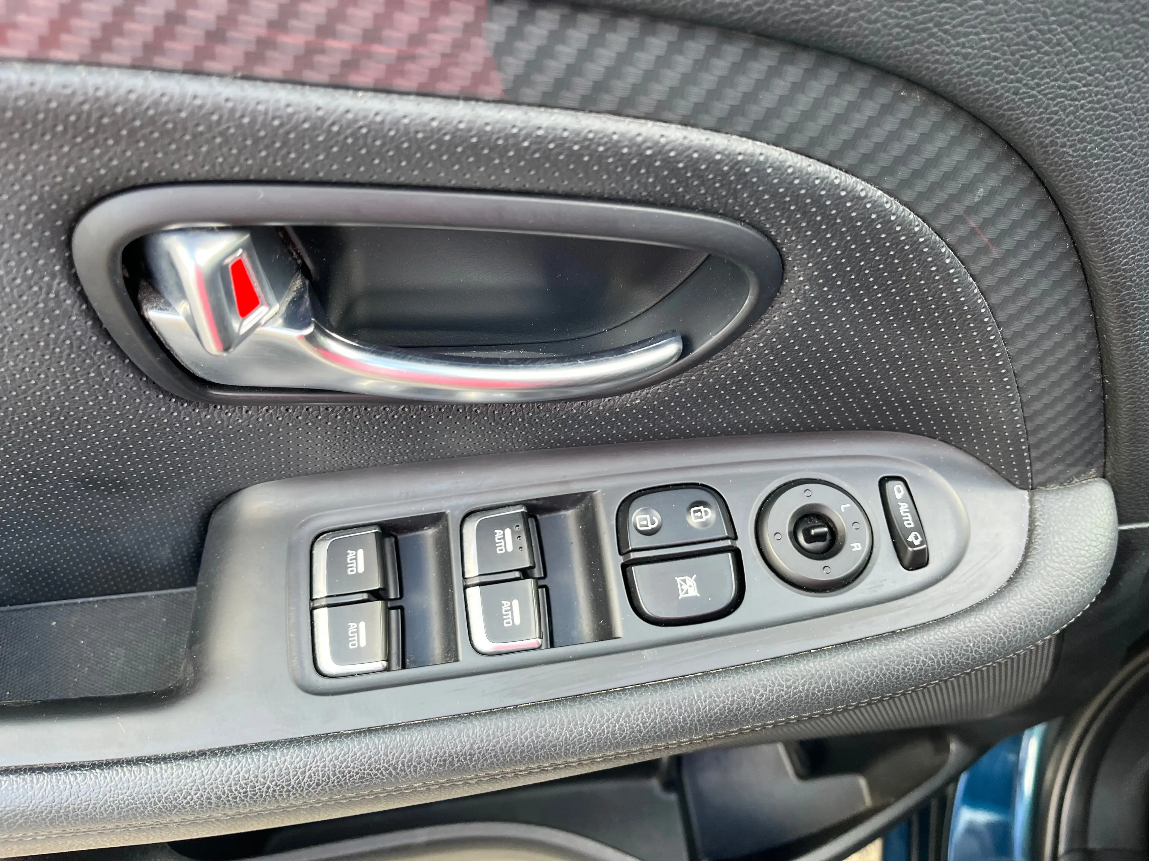 Kia Carens Spirit — photo 10