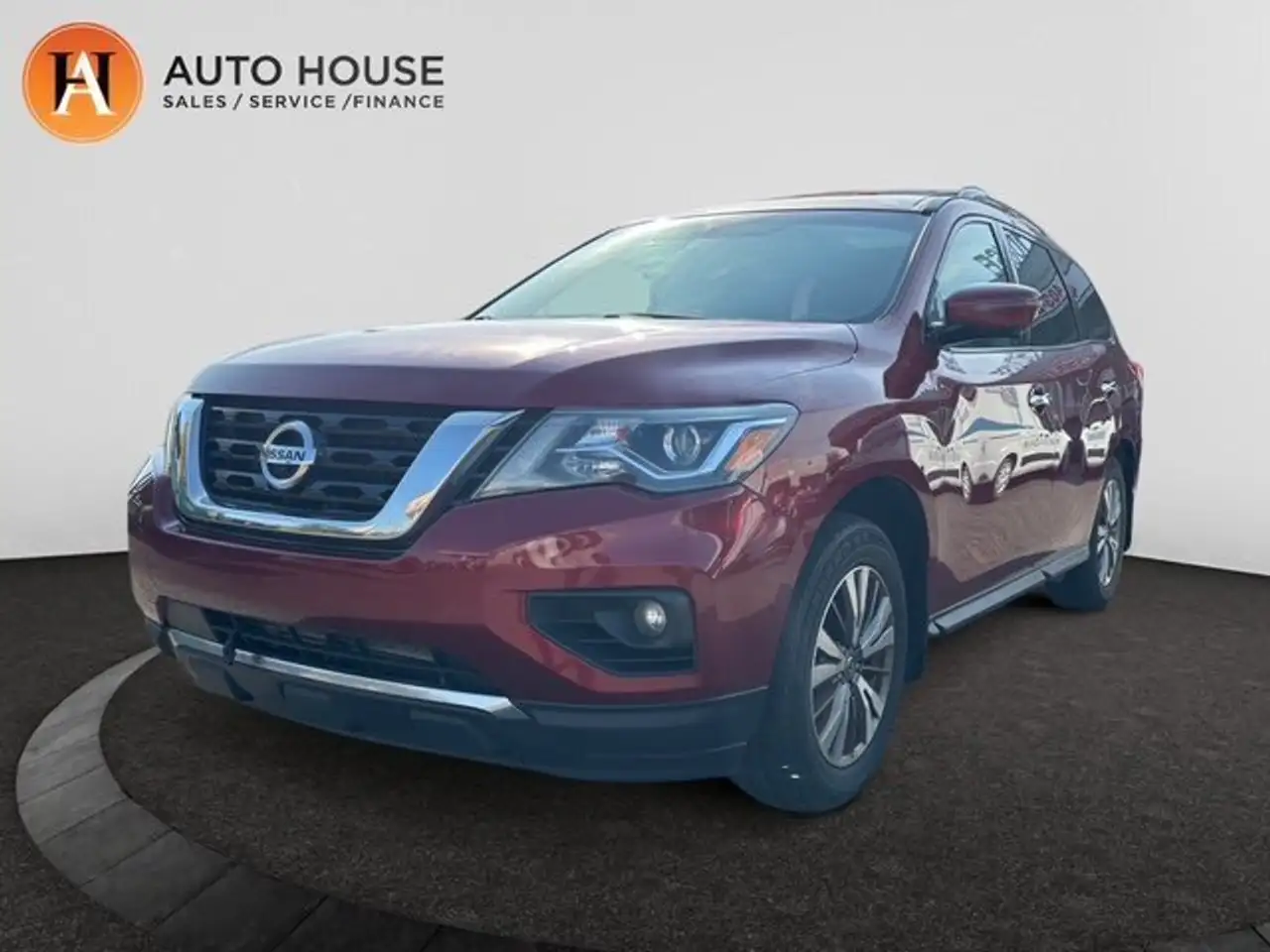 Nissan Pathfinder снимка Nissan Pathfinder