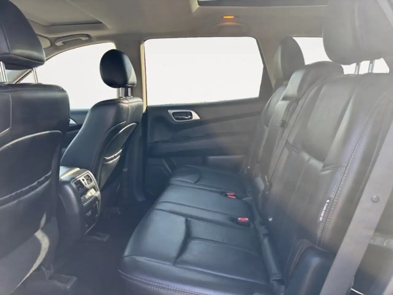 Nissan Pathfinder снимка Nissan Pathfinder
