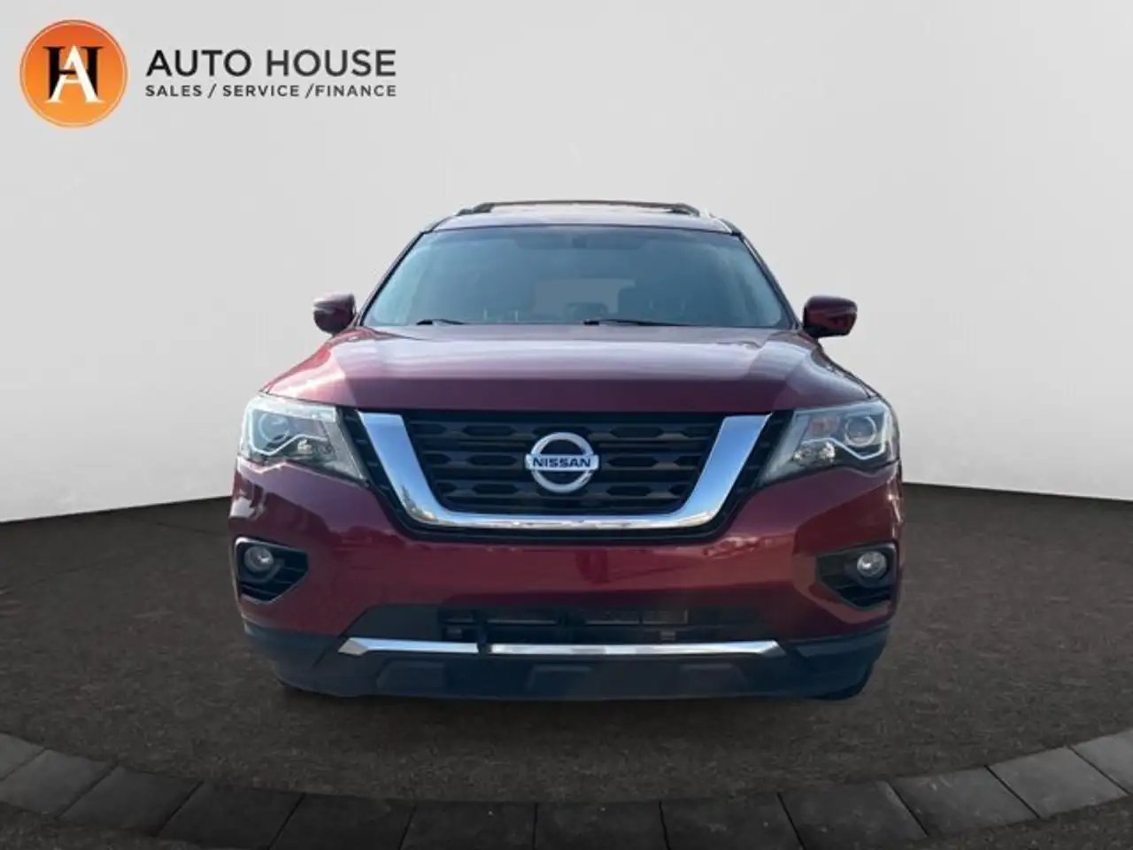 Nissan Pathfinder снимка Nissan Pathfinder