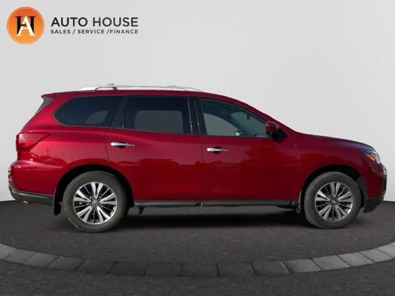Nissan Pathfinder снимка Nissan Pathfinder