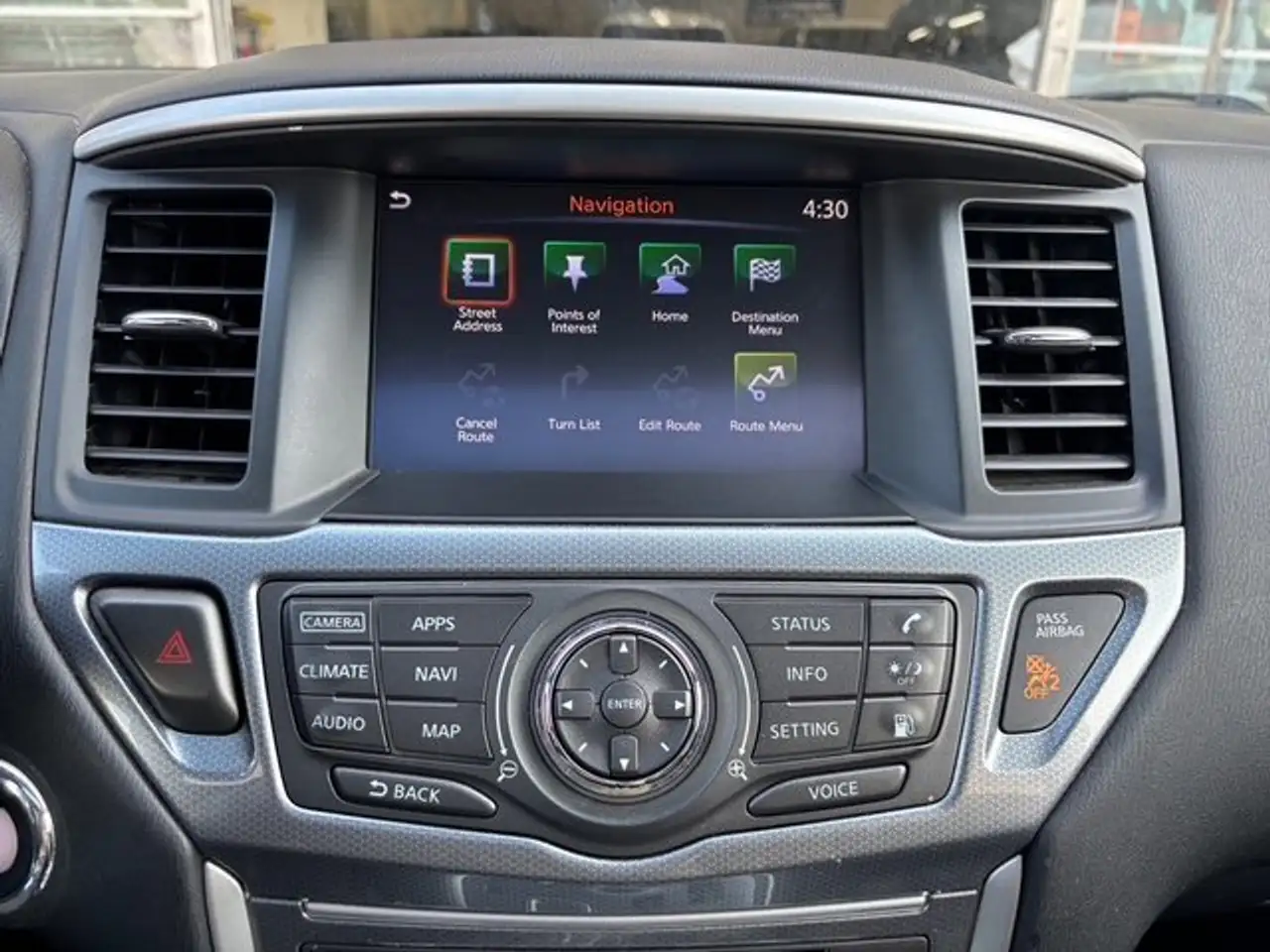 Nissan Pathfinder снимка Nissan Pathfinder
