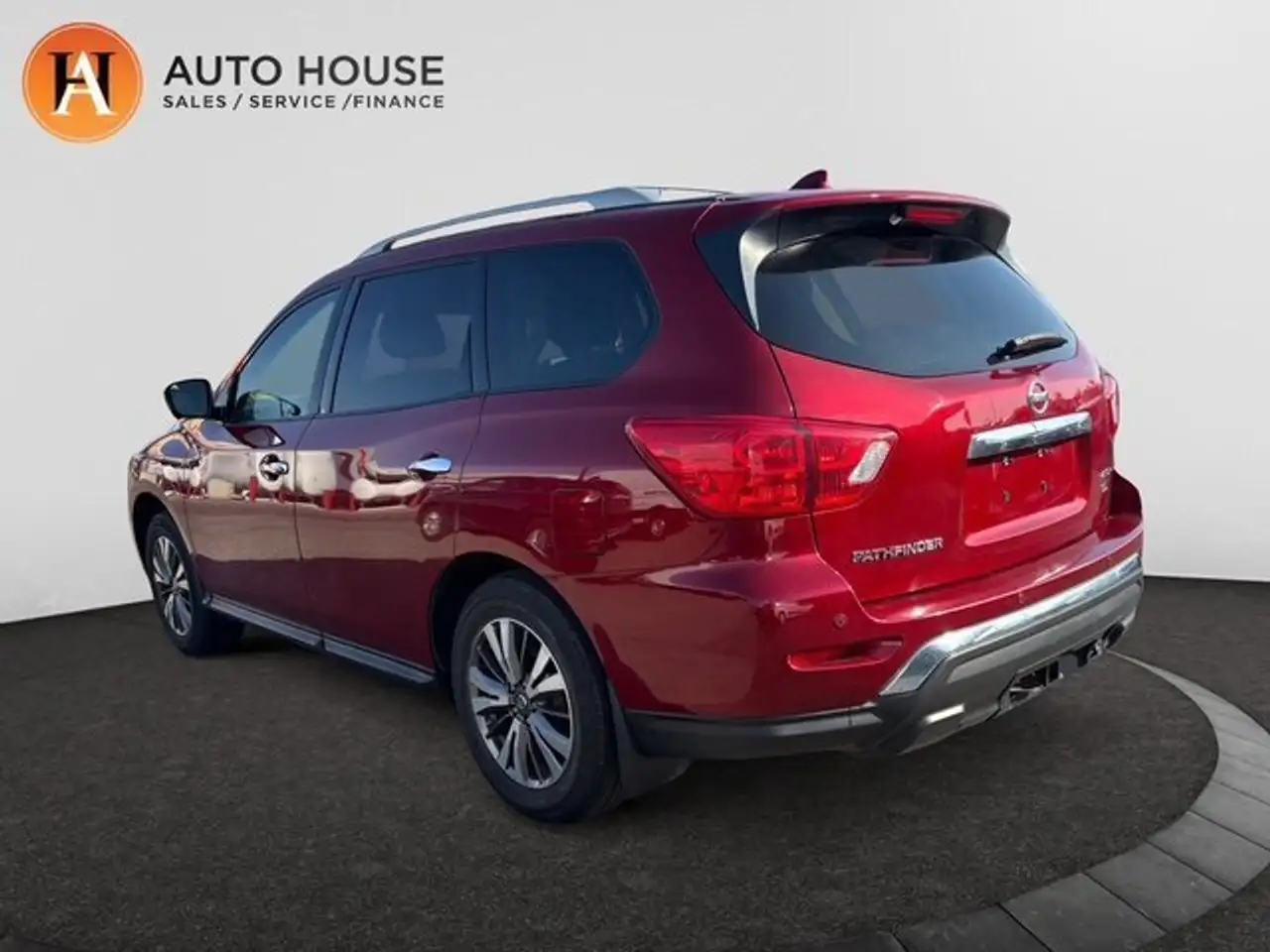 Nissan Pathfinder снимка Nissan Pathfinder