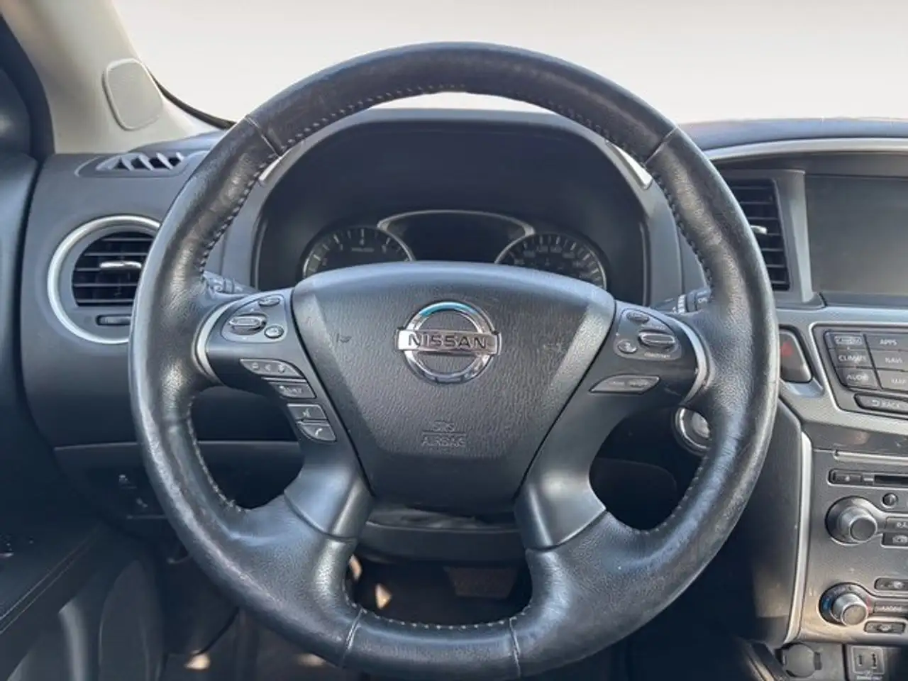 Nissan Pathfinder снимка Nissan Pathfinder