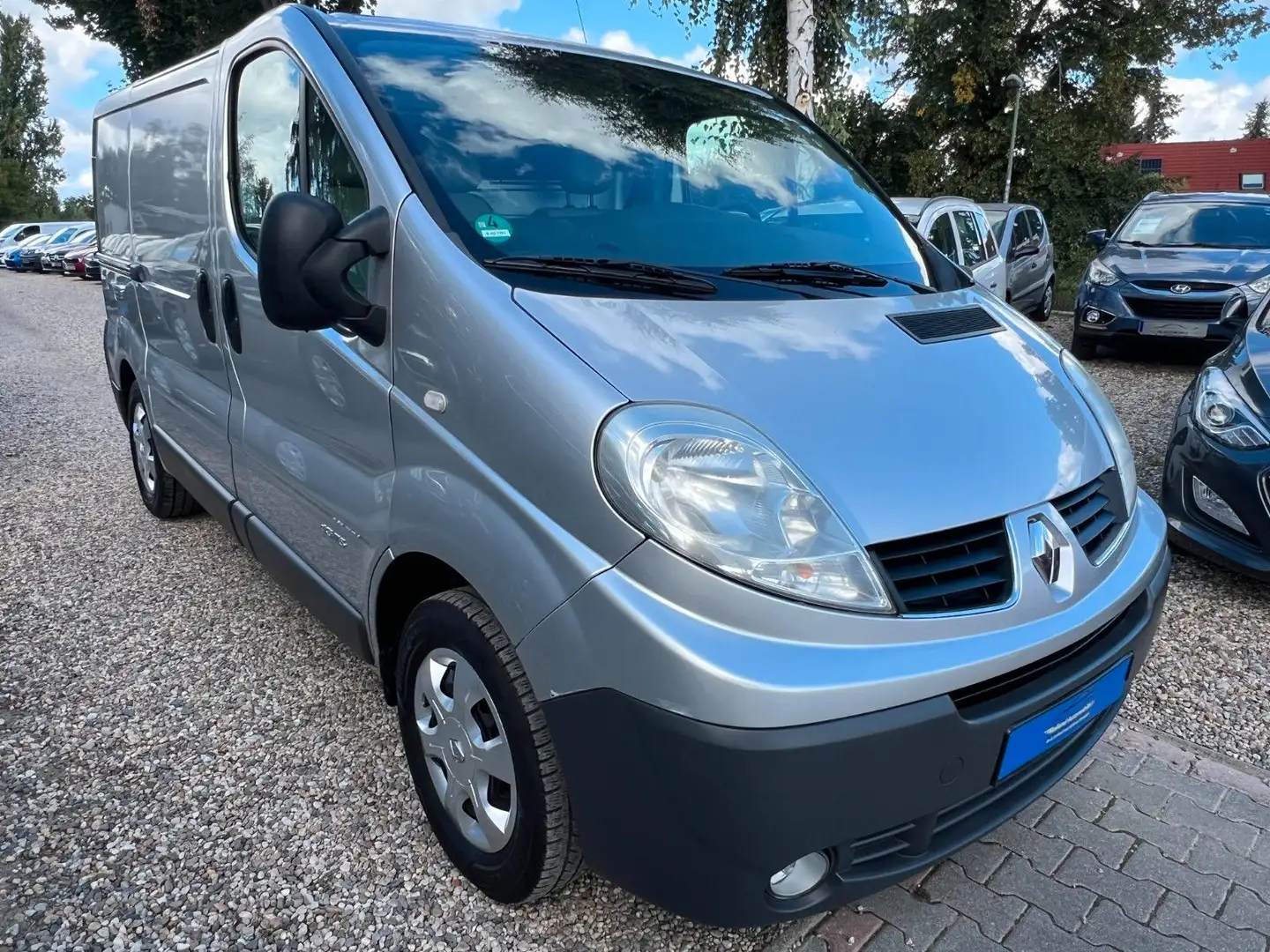 Renault Trafic Kasten*2.HD*Klima*PDC*AHK*TÜV NEU Grau - 2