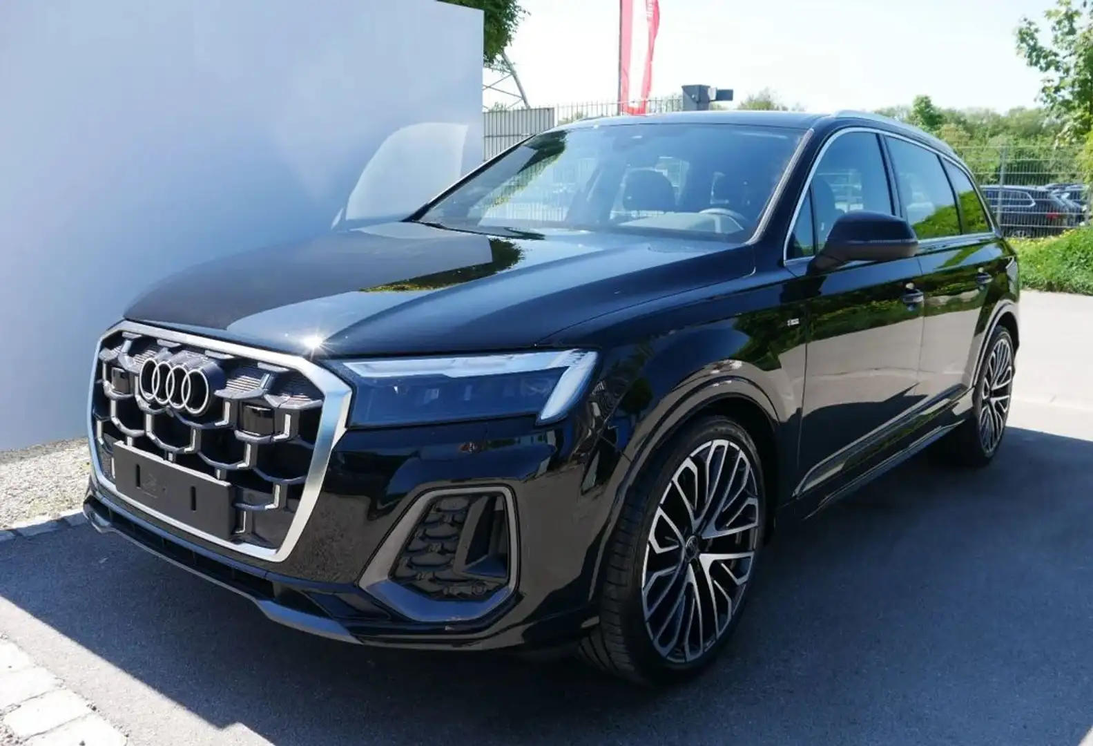 Audi Q7 50 TDI S line 4X4 AHK  7-SITZE PANO Schwarz - 1