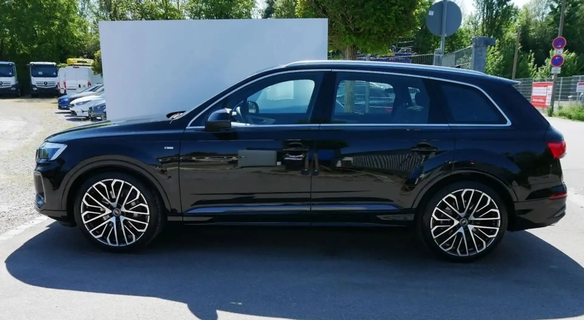 Audi Q7 50 TDI S line 4X4 AHK  7-SITZE PANO Schwarz - 2
