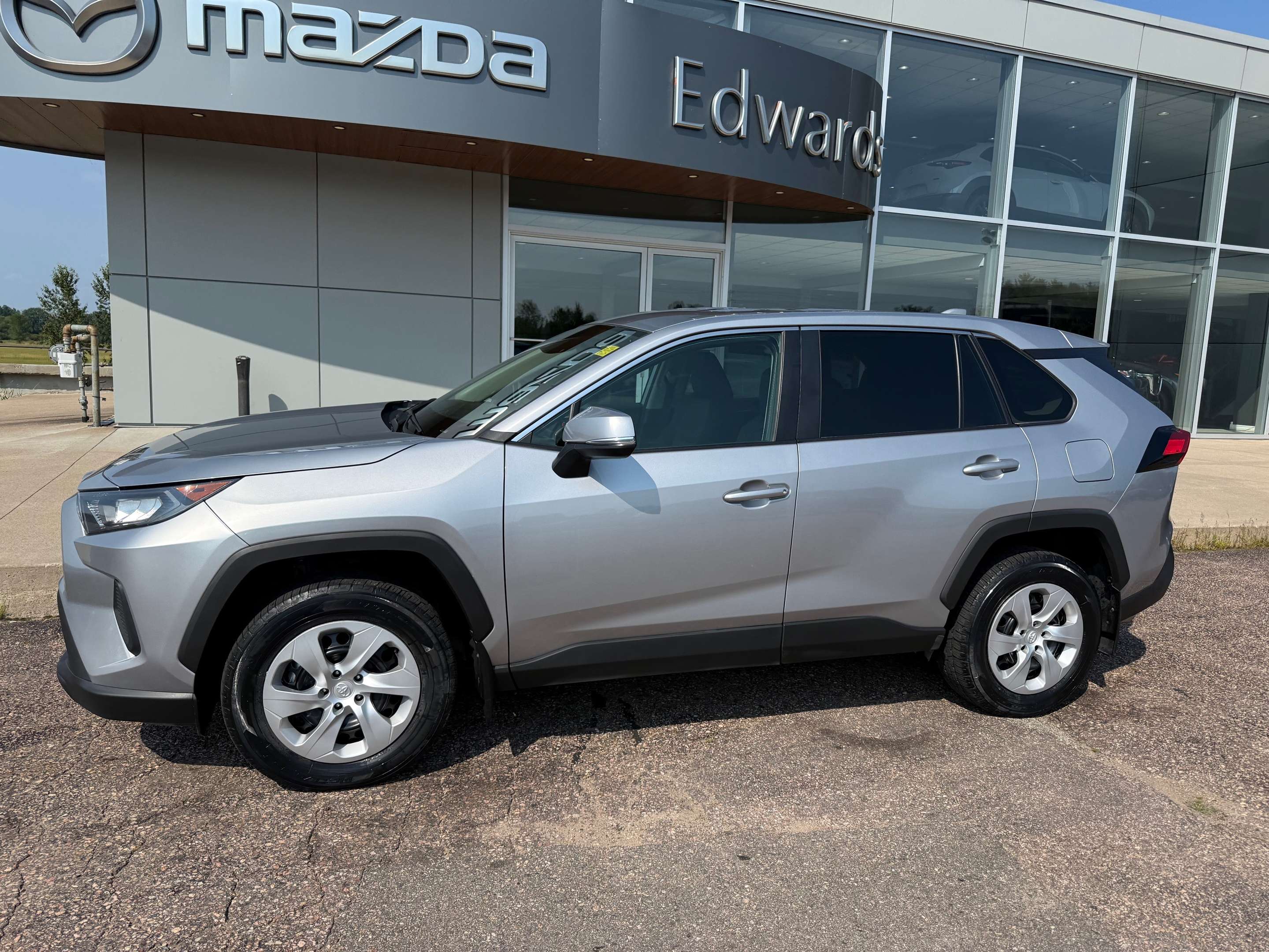 2025 Toyota RAV4 LE — снимка 1