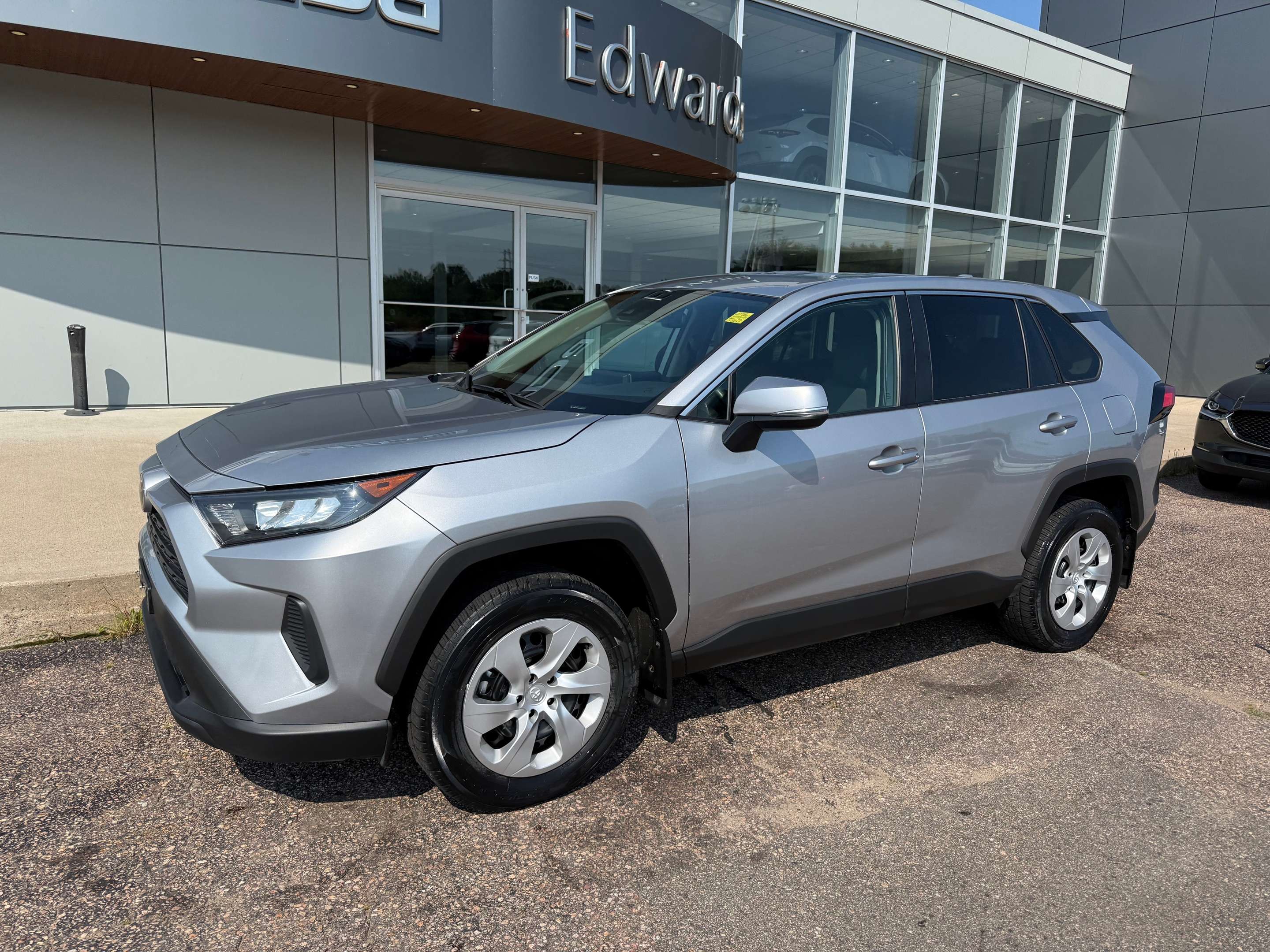 2025 Toyota RAV4 LE — снимка 1