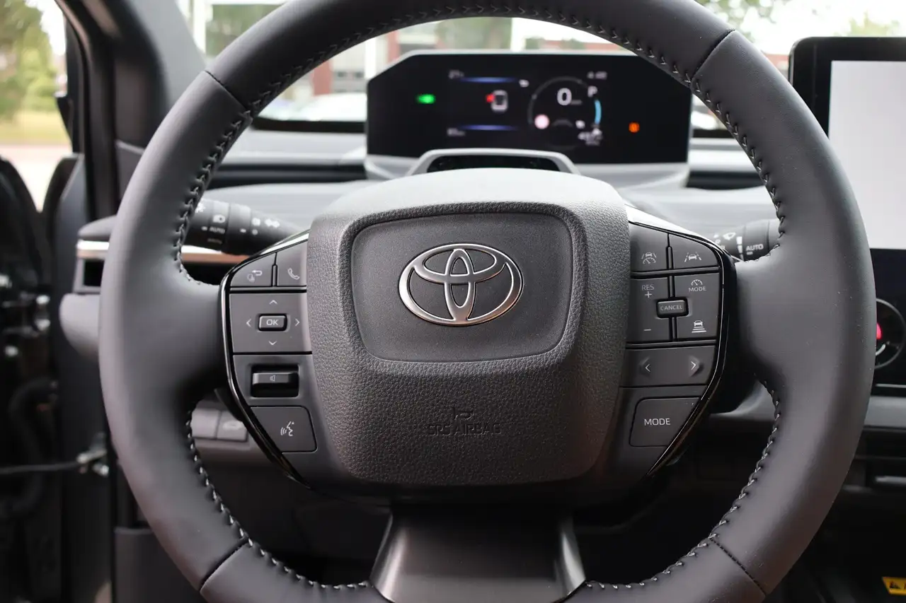 Toyota C-HR 2026 — фото 11