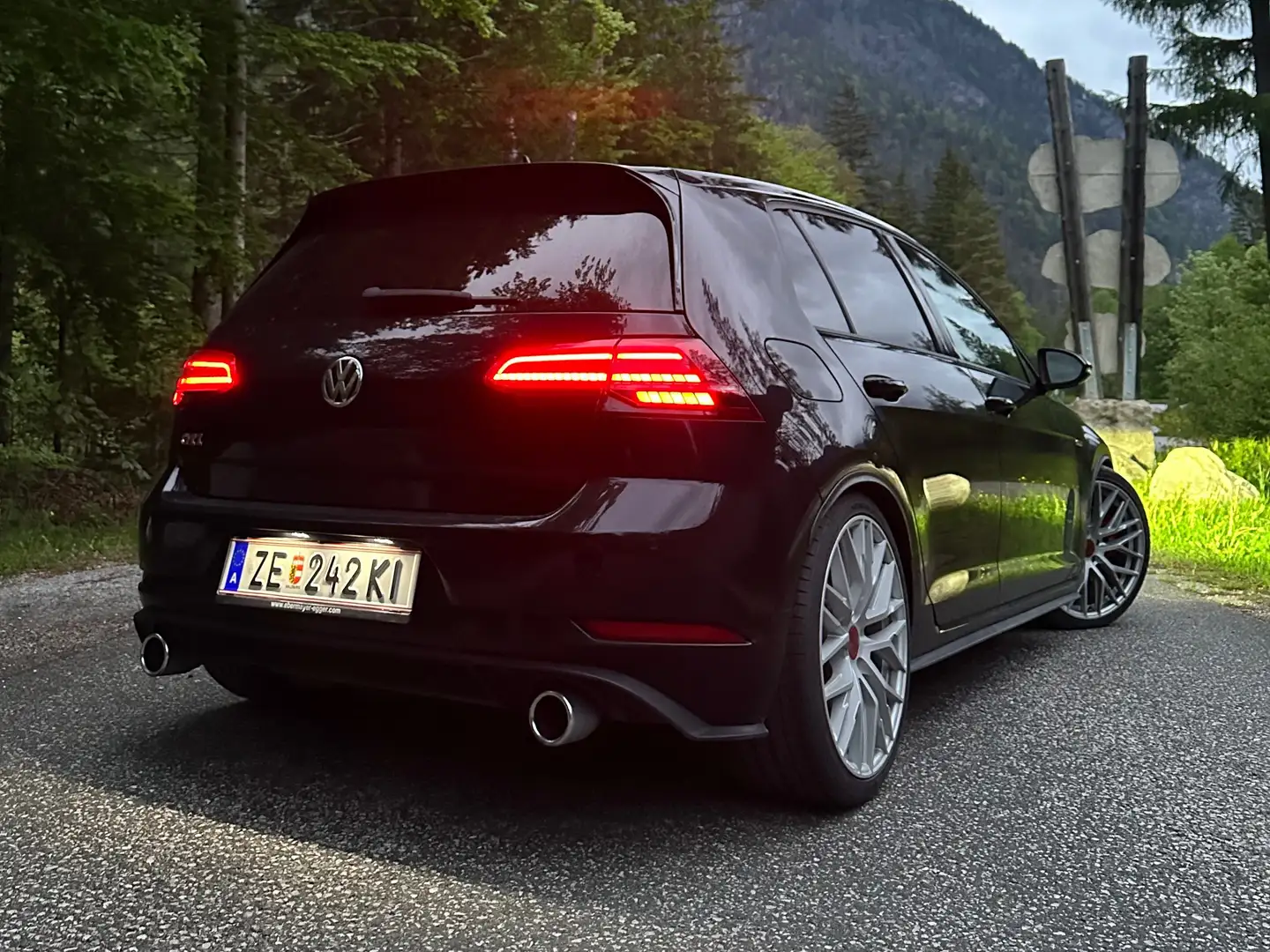 Volkswagen Golf GTI Golf GTI Performance 2,0 TSI DSG GTI Performance Schwarz - 2