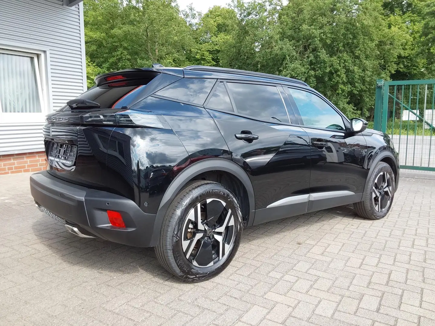 Peugeot 2008 1.2 PureTech 130 Allure ACC/APP/LED/SHZ/PDC/KAM... Schwarz - 2