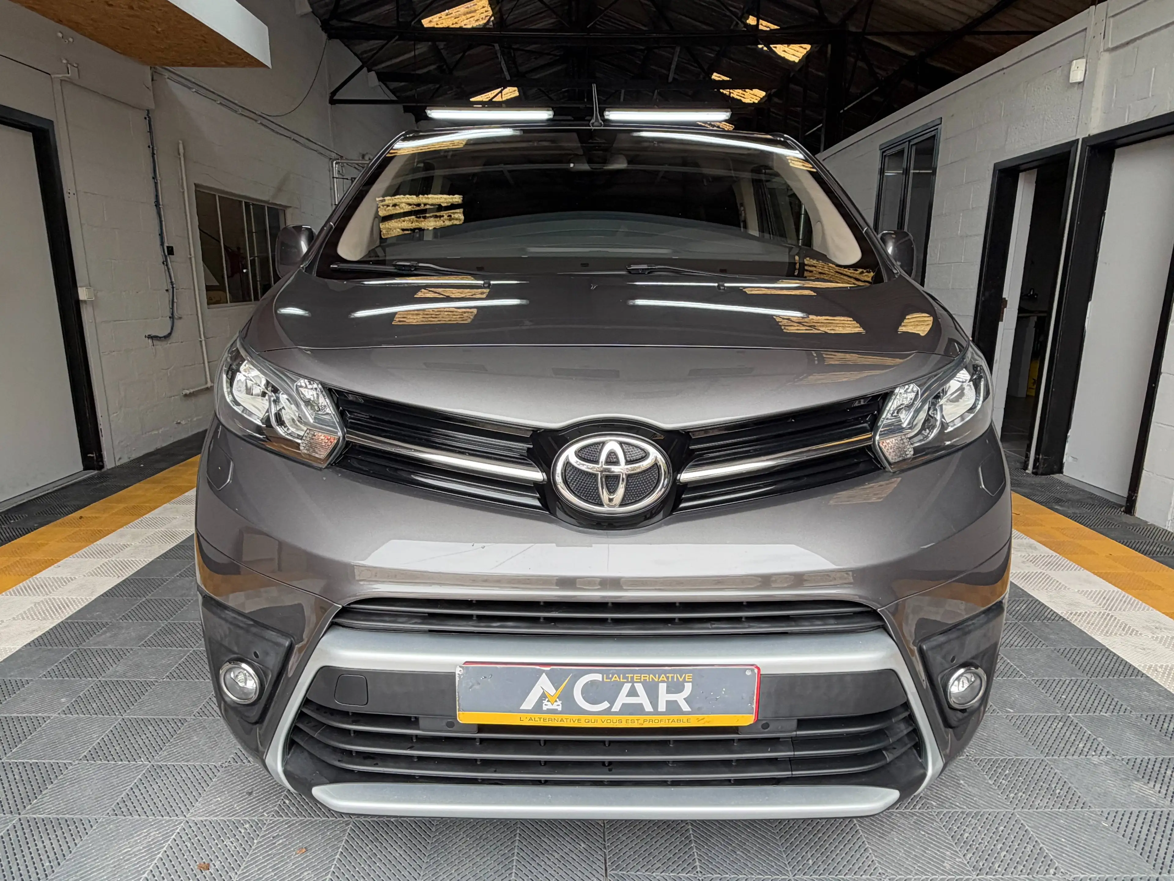 Toyota Proace Proace Verso 2.0 D-4D Long MPV S 8PL - GARANTIE TOYOTA 2029 — photo 2