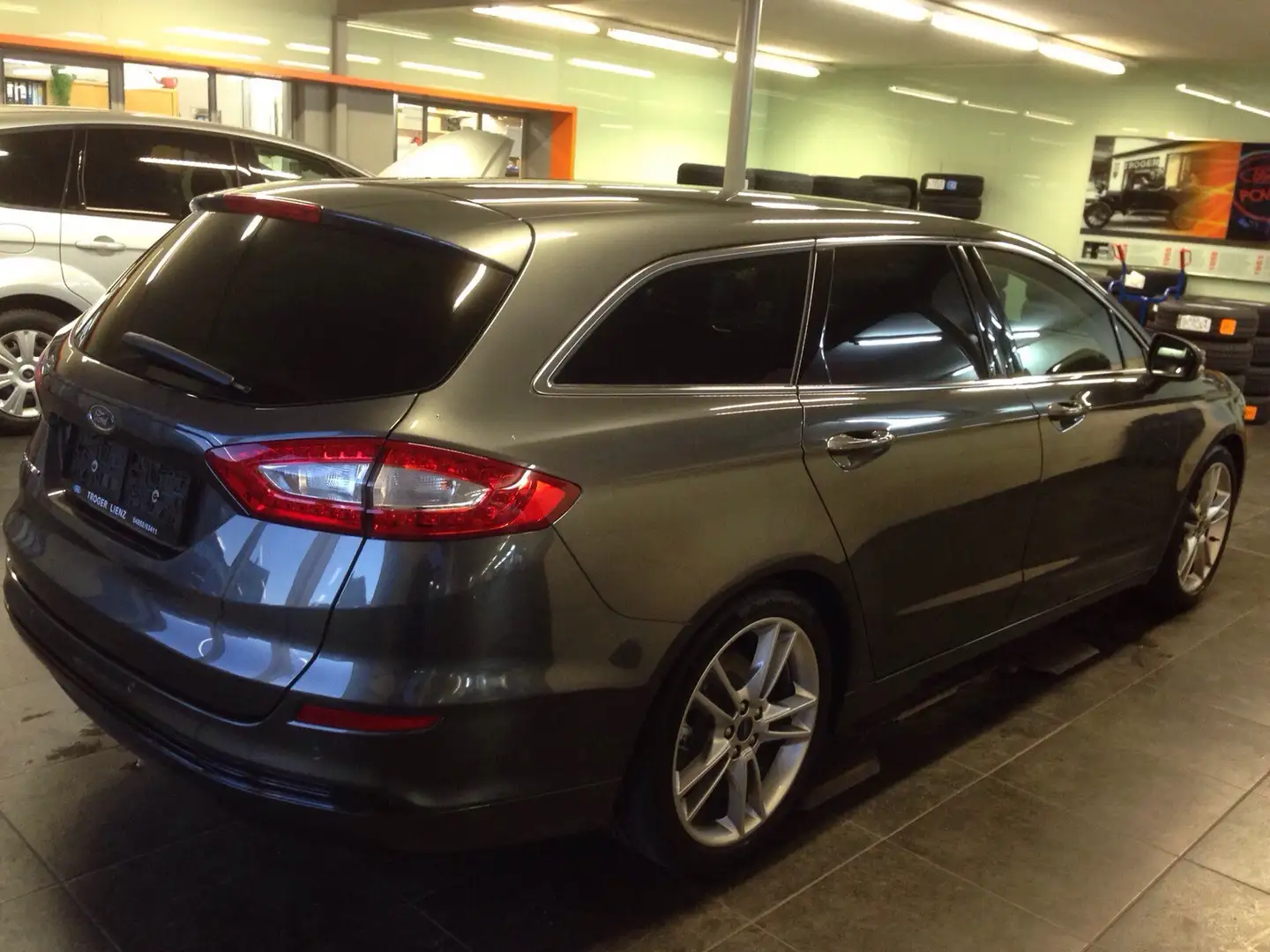Ford Mondeo Mondeo Traveller Titanium 2,0 TDCi Start/Stop Titanium Grau - 2