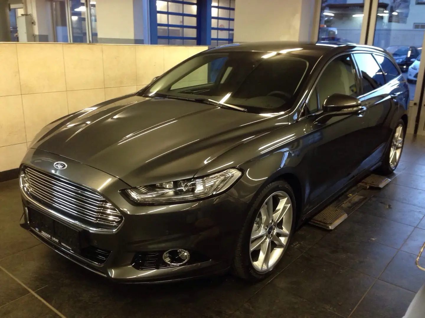 Ford Mondeo Mondeo Traveller Titanium 2,0 TDCi Start/Stop Titanium Grau - 1