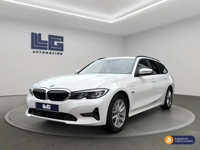 BMW 3 Series view 2