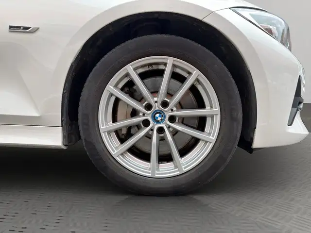 BMW 3 Series view 9