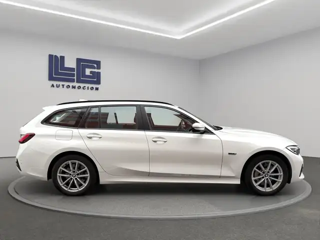 BMW 3 Series view 6