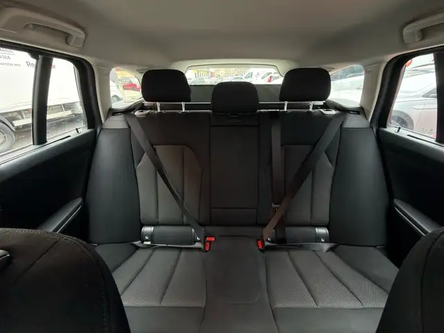 BMW 3 Series view 15