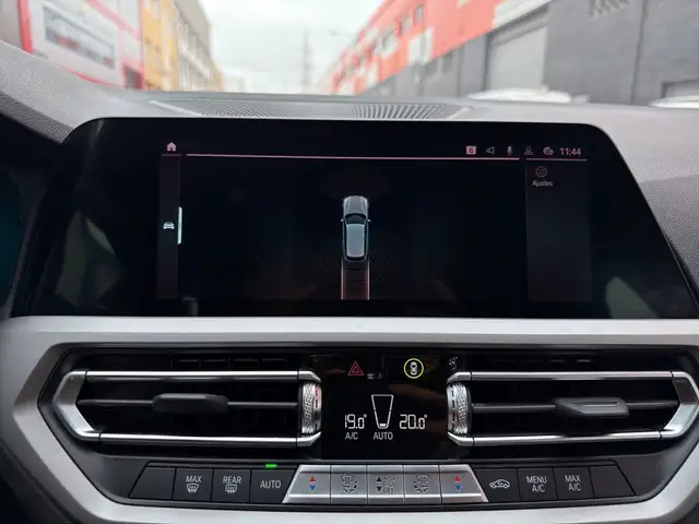 BMW 3 Series view 12