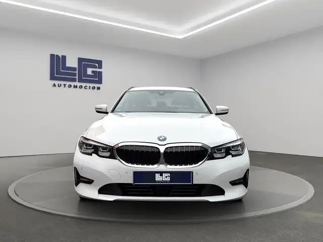 BMW 3 Series view 3