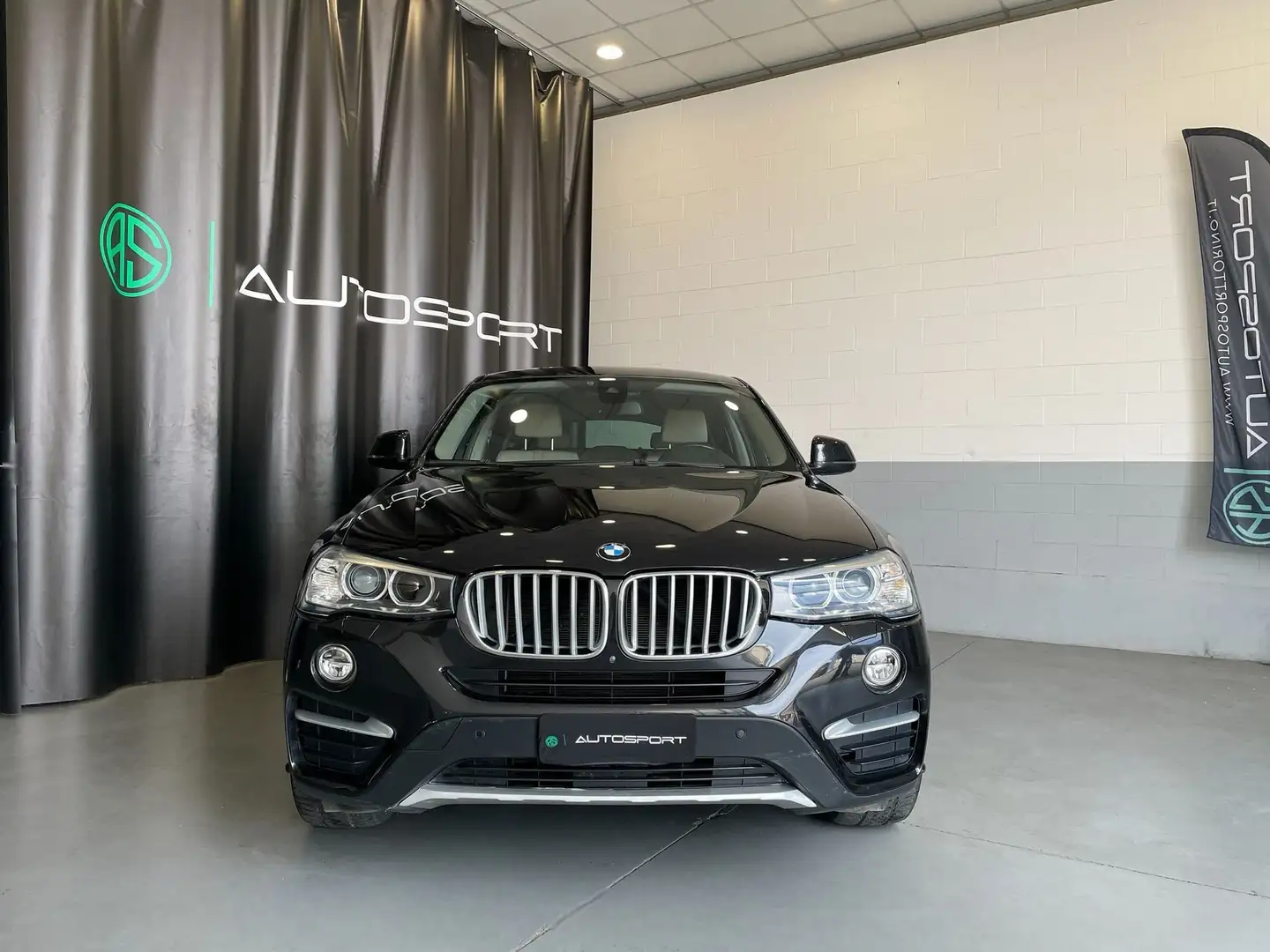 BMW X4 xDrive20d xLine Чорний - 2